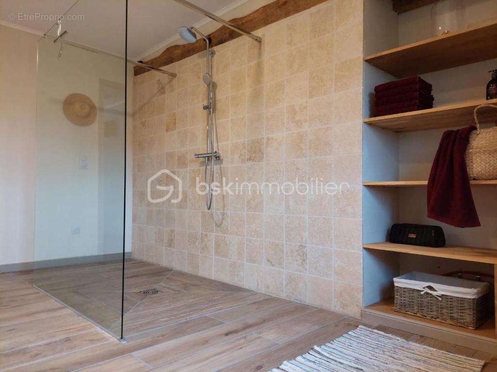 Maison à LUSSAS-ET-NONTRONNEAU