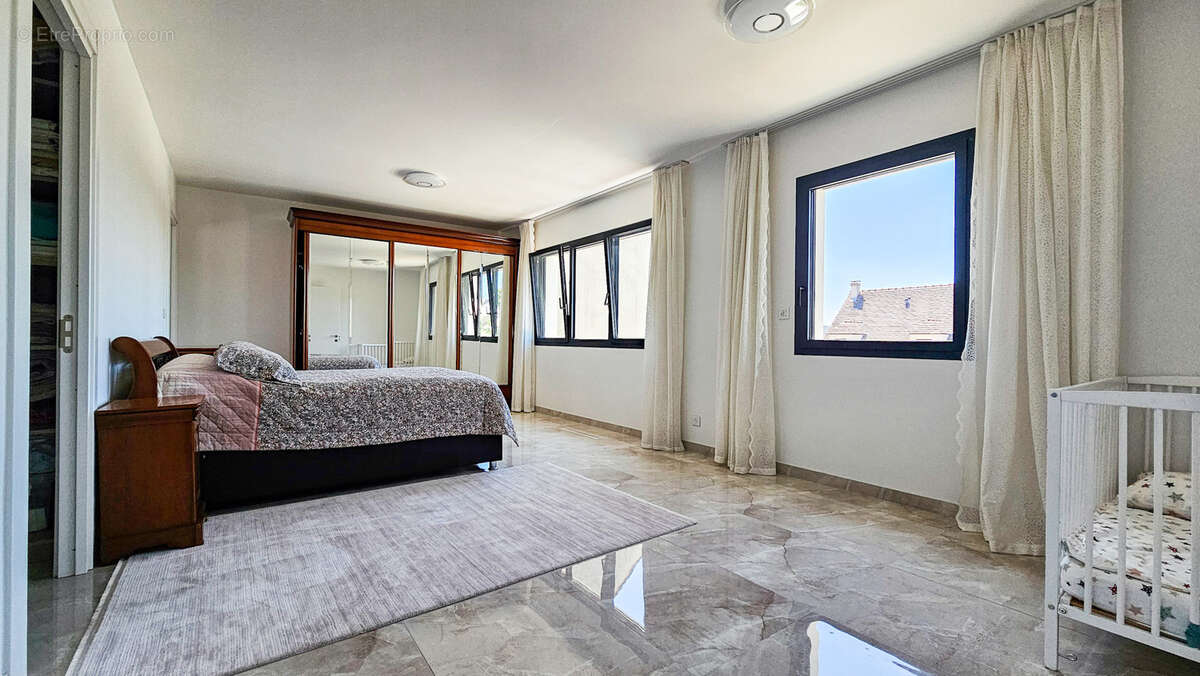 Appartement à SARTROUVILLE