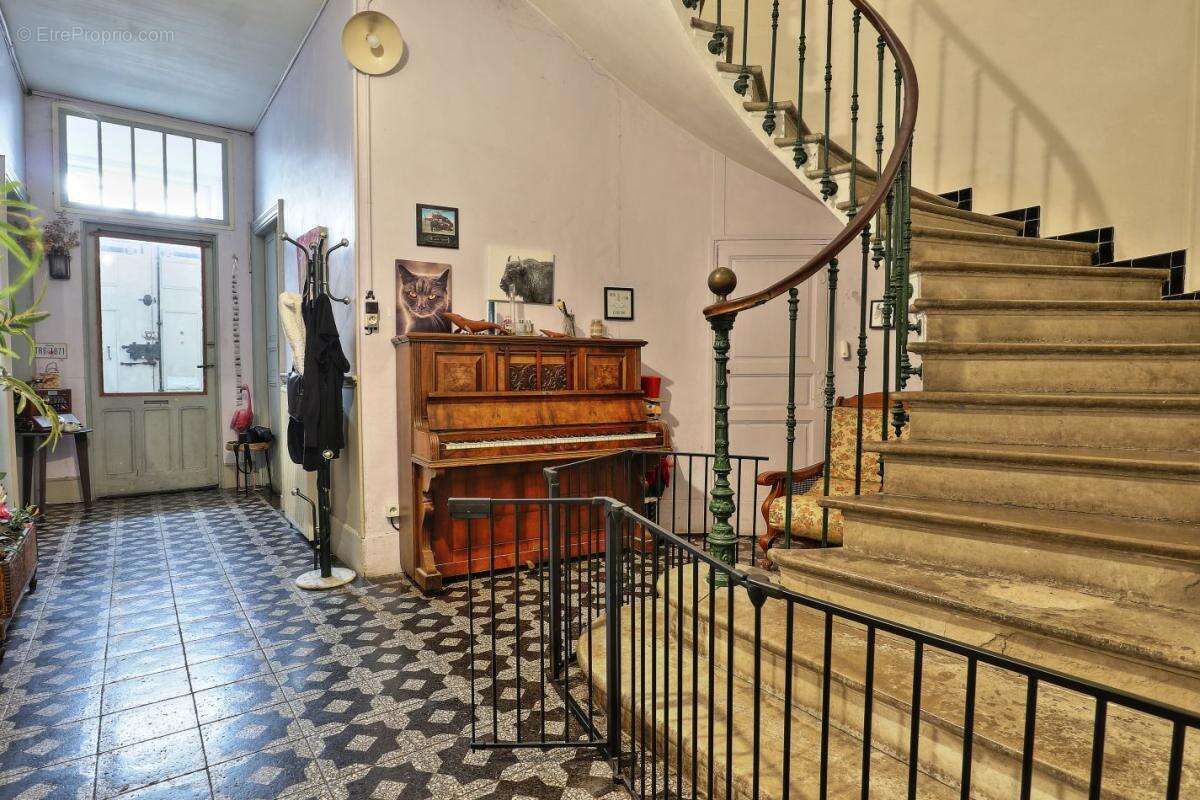 Maison 345 m² à Coursan  - photo 2