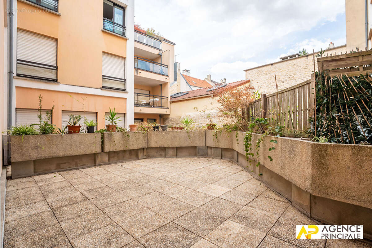 Appartement  4 pièce(s) - Ascenseur - terrasse - grand séjour - 78m² - photo 12