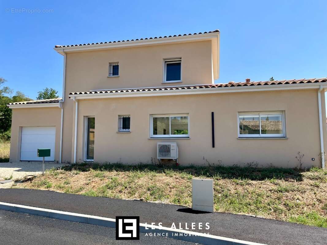 Maison 153 m² à Les Granges-Gontardes  - photo 2