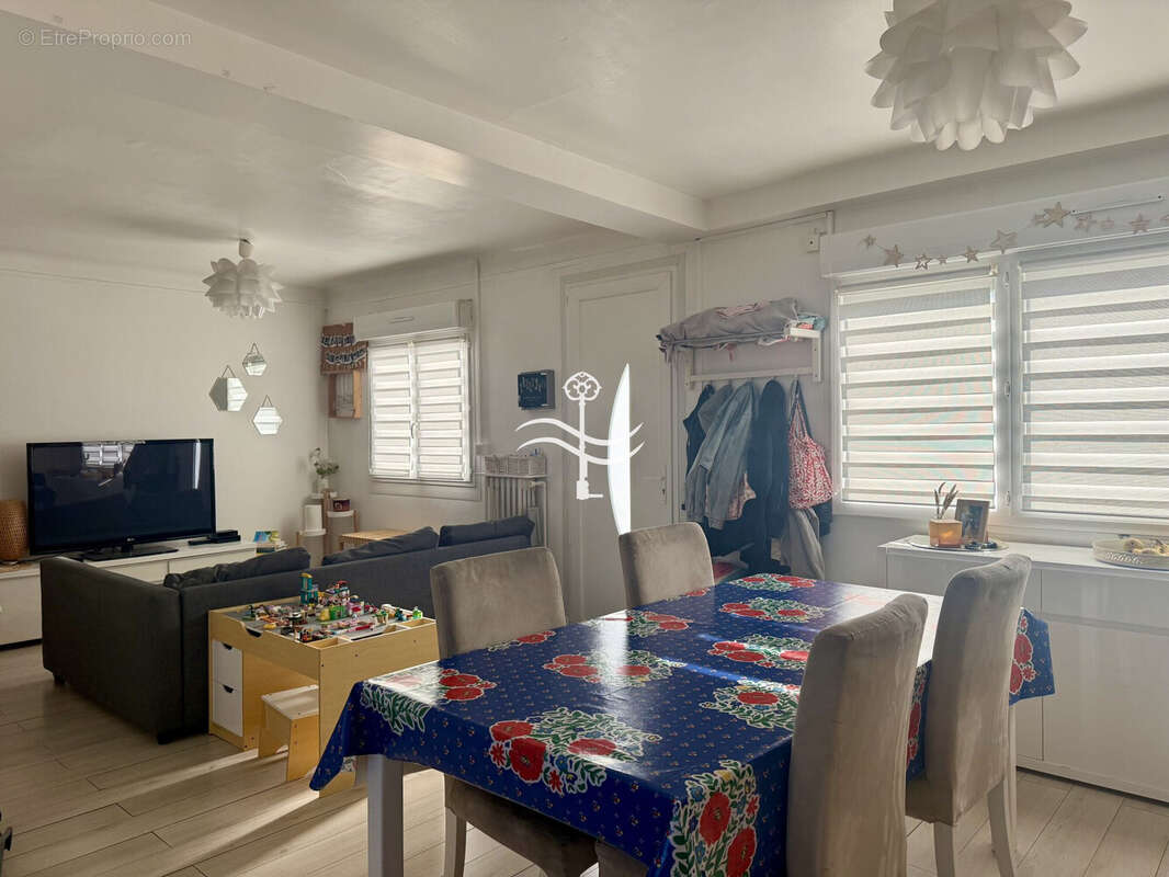 Maison à FLEURY-SUR-ORNE