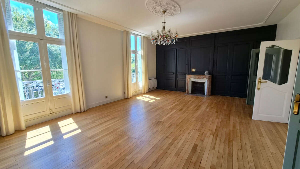 Appartement  - 167 m2 - Saint Cyr Sur Loire - photo 2