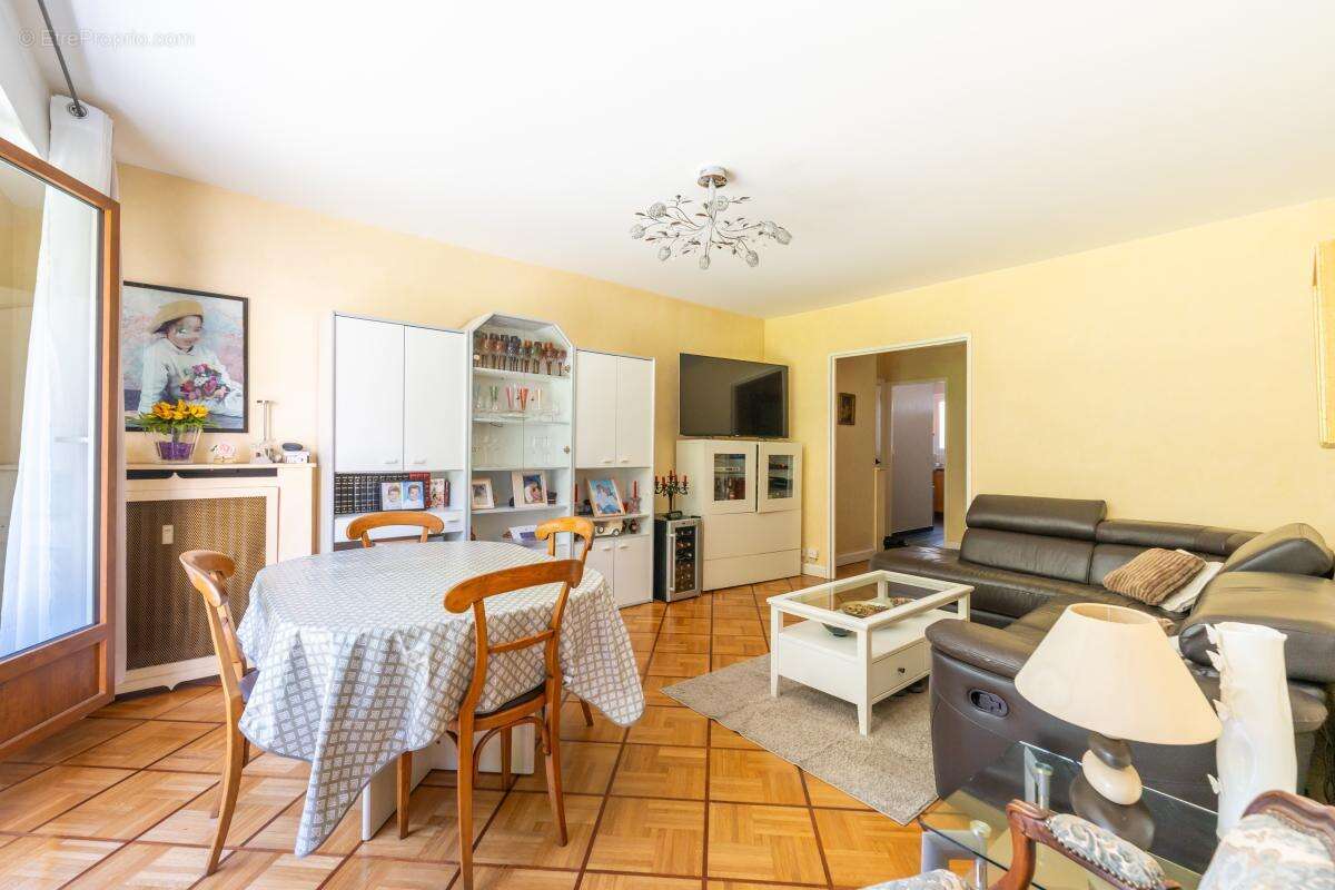 Appartement à ISSY-LES-MOULINEAUX