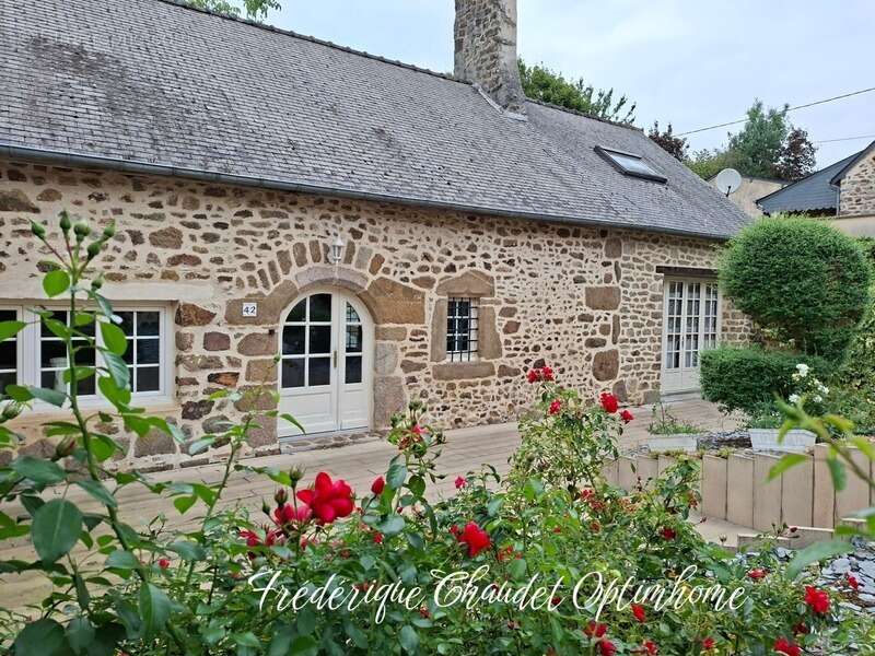Maison à SAINT-GEORGES-BUTTAVENT