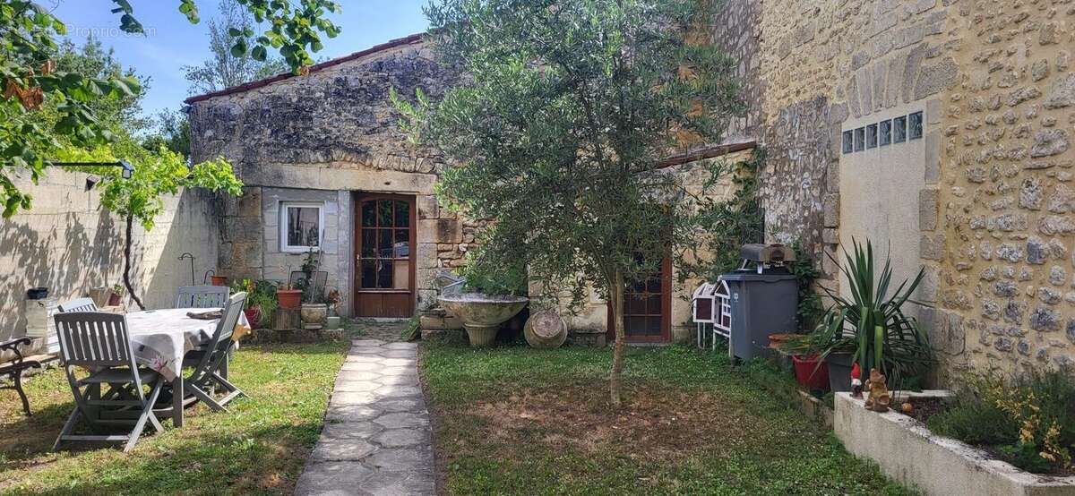 Maison à TAILLEBOURG