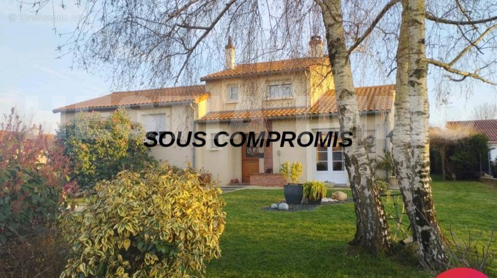 1774162882505 - Maison à LIRE