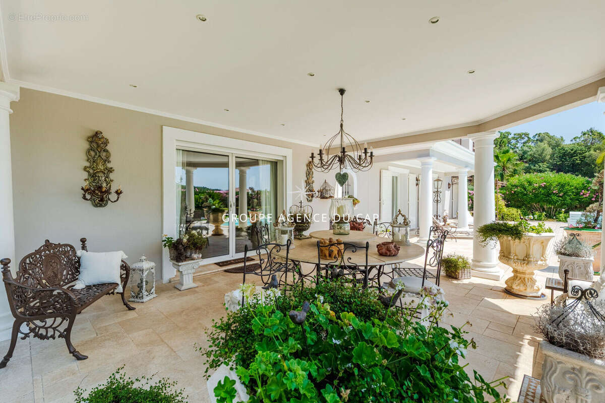 Superbe villa récente 5 pièces au calme avec piscine et garage - photo 6