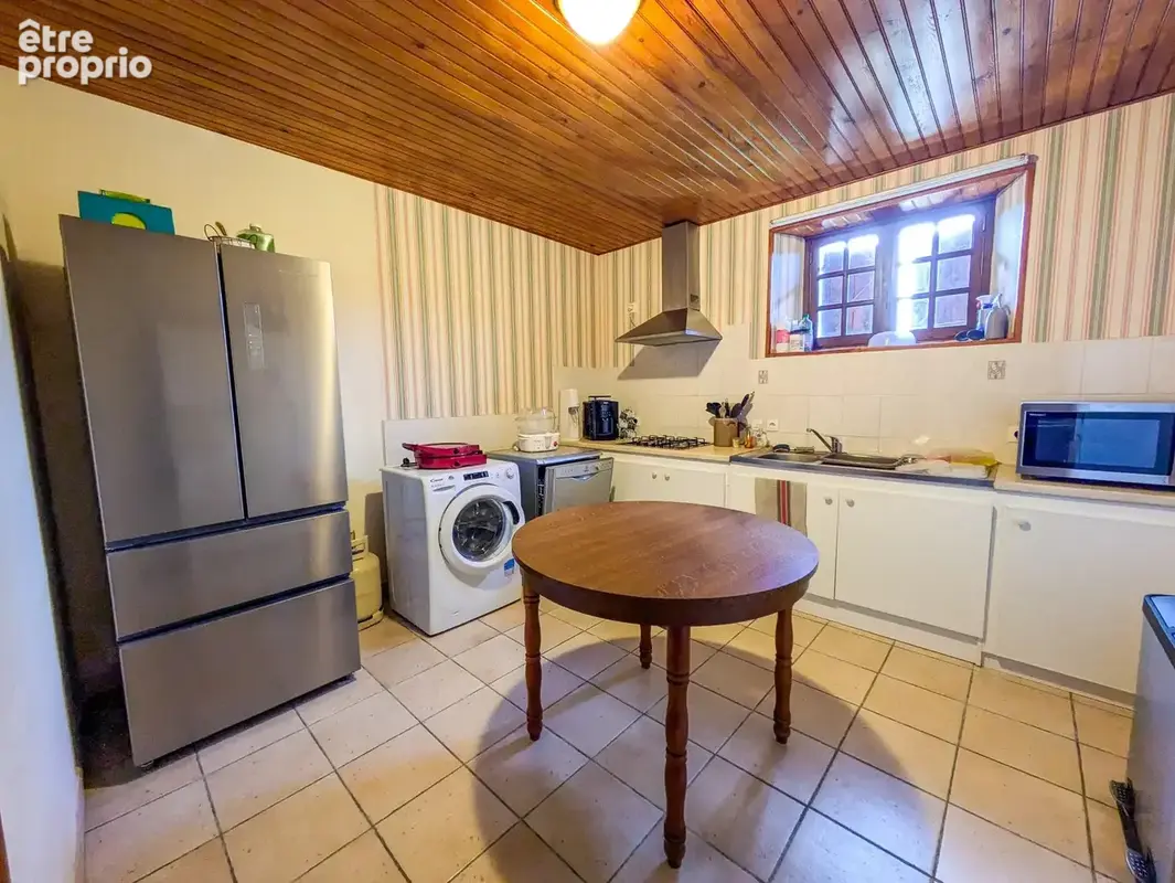 Corps de ferme à vendre près de Lacapelle-Marival avec appartement indépendant, granges et 1,6 hectare de terrain - photo 9