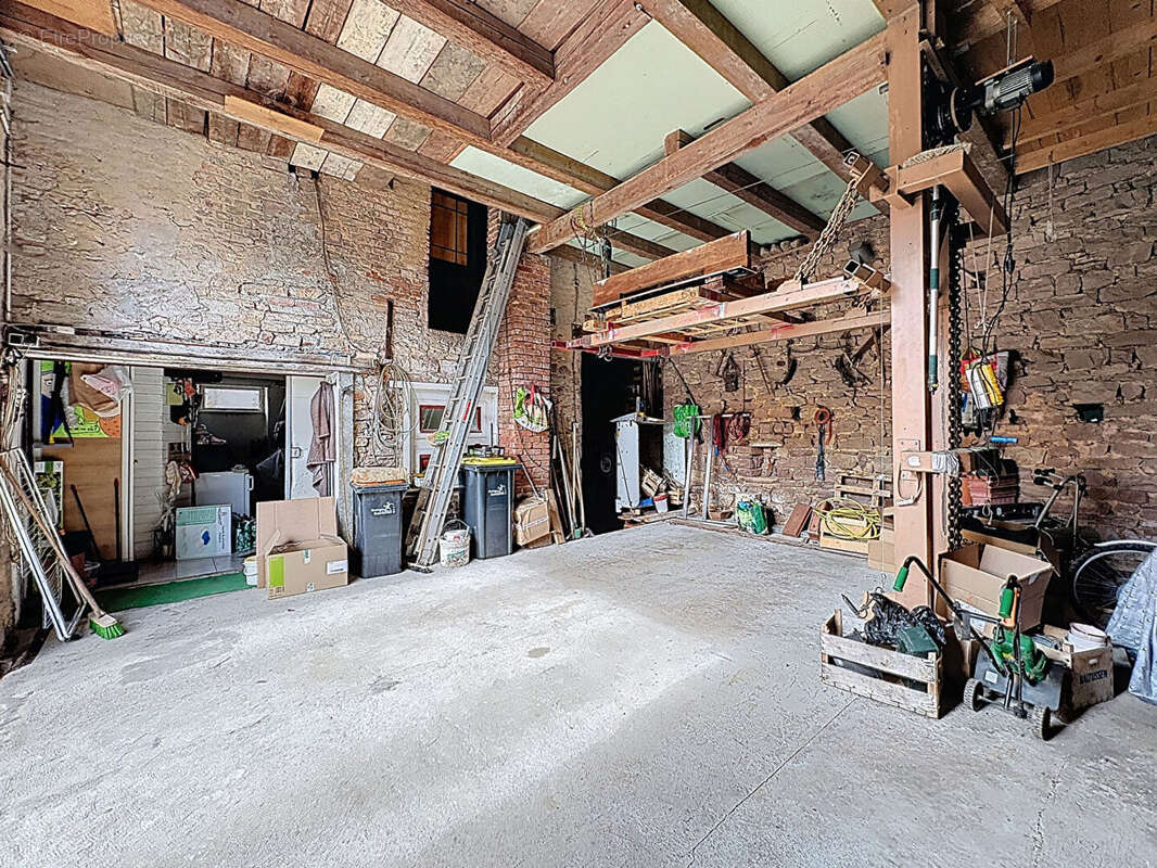 Exclusivité - Maison avec cour et dépendance à Schwenheim - photo 2