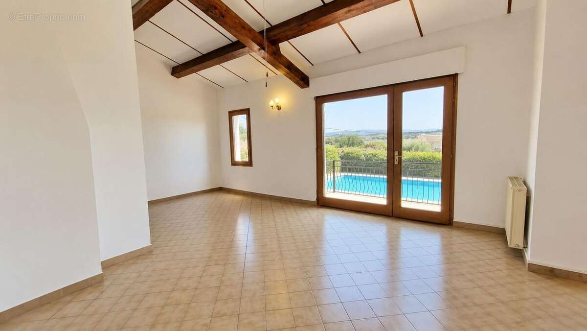 Maison avec garage et piscine - photo 3