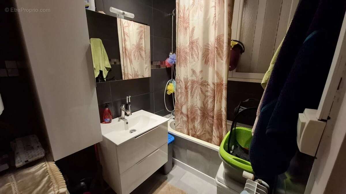 Appartement à SAINT-JEAN-DE-LA-RUELLE