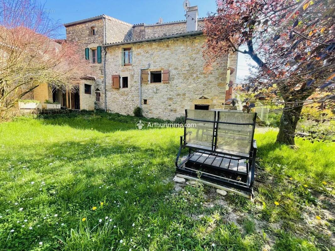 Maison à SAINT-GEORGES-DE-LUZENCON
