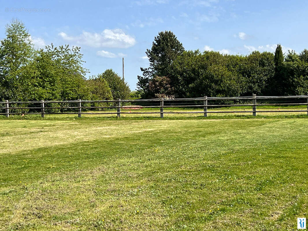 Terrain à ISNEAUVILLE
