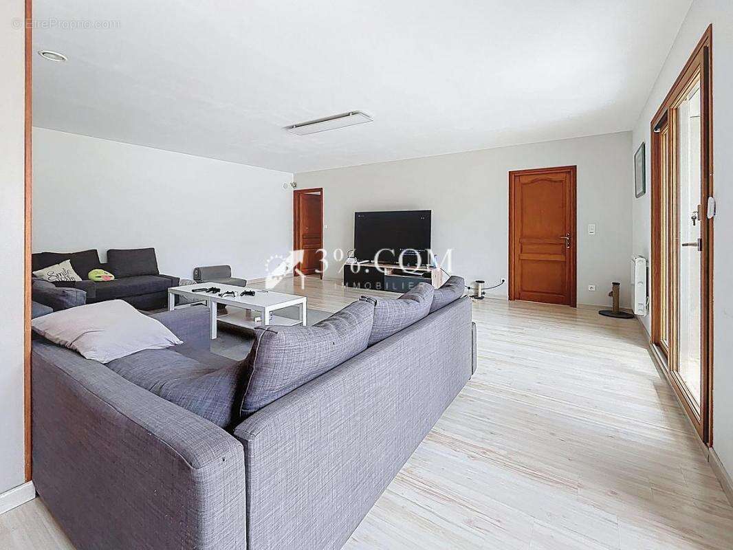 Maison à AOUSTE-SUR-SYE