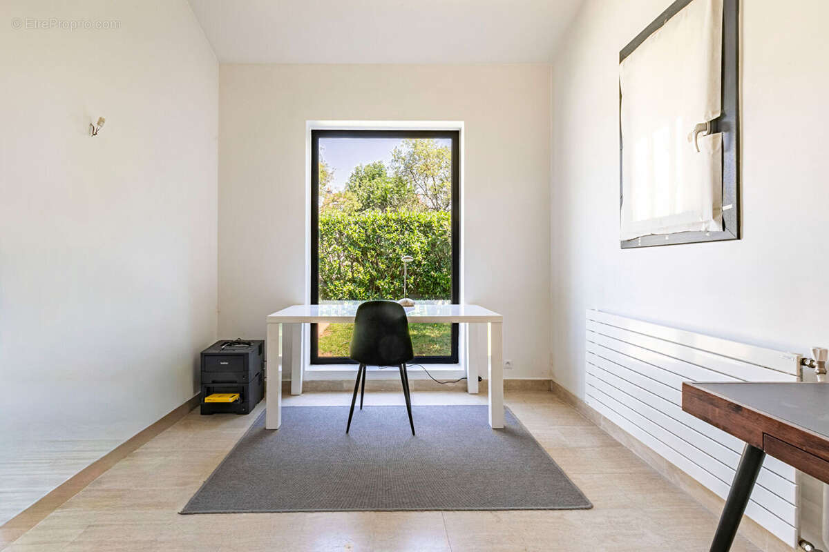 Maison 7 pièces avec piscine sur terrain de 1027 m² - photo 8