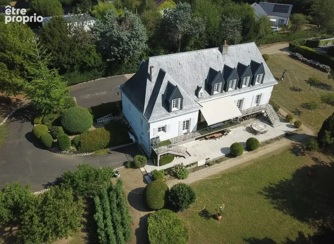 Maison 10 pièces 285 m² à vendre à Saint-Cyr-Sur-Loire (37540) - photo 2
