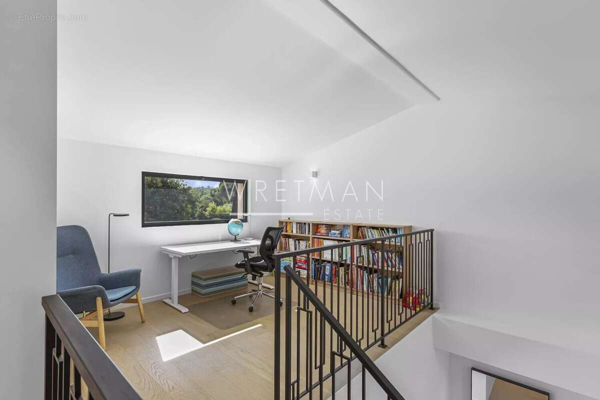 Maison à ROQUEFORT-LES-PINS