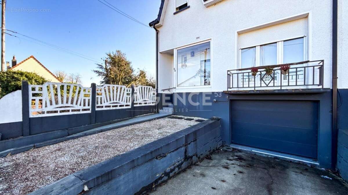 Maison à FRUGES