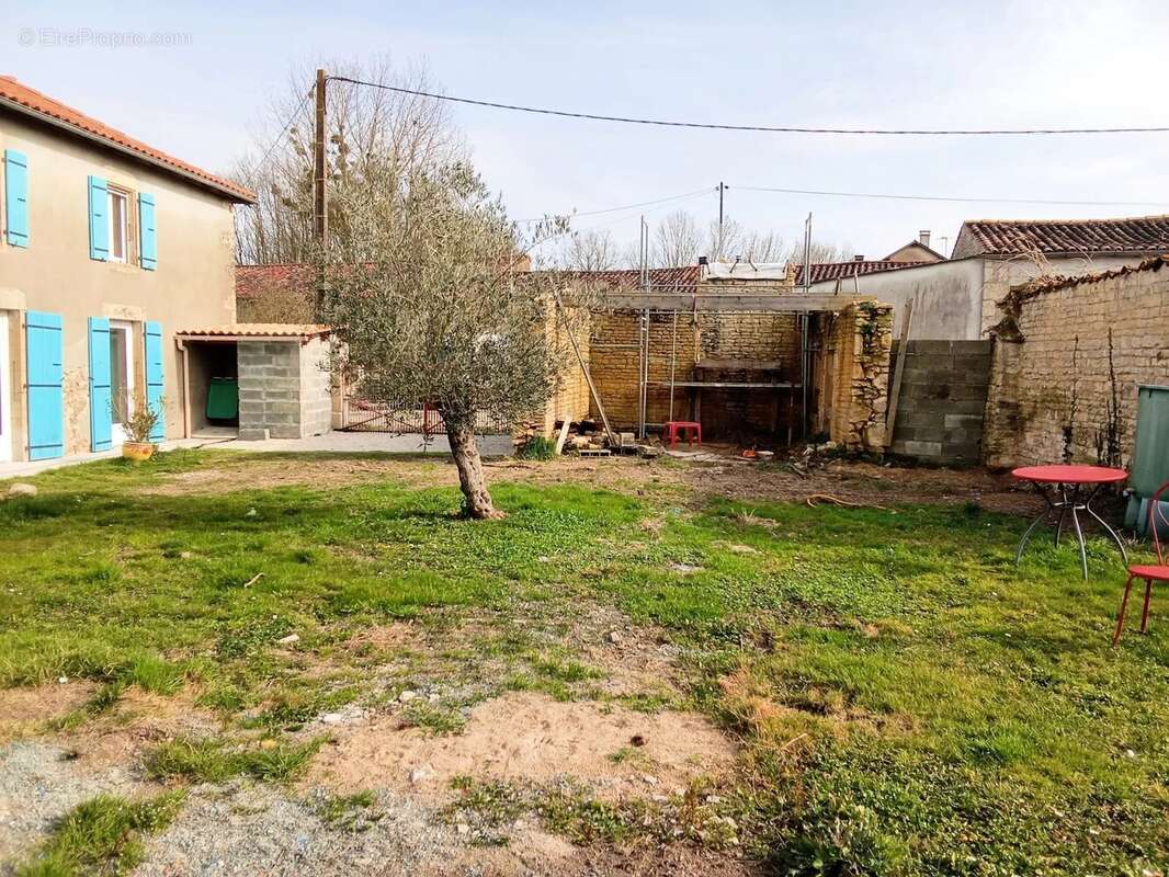 Maison à BRIOUX-SUR-BOUTONNE