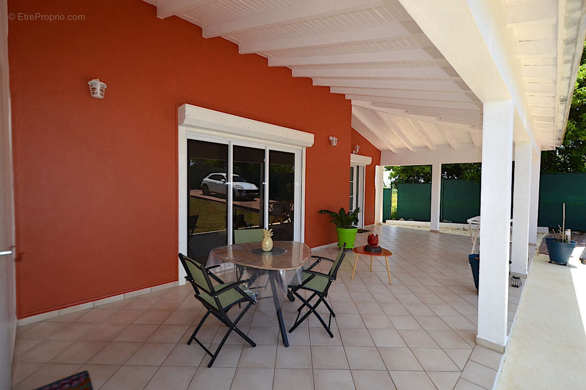 Villa de plain-pied T4   Prestations de qualité, grands volumes et cadre verdoyant - photo 6