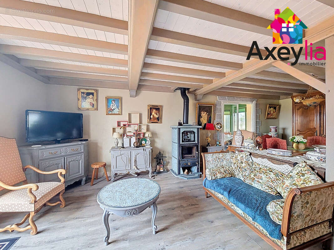 Maison à SAINT-SYMPHORIEN-DE-LAY