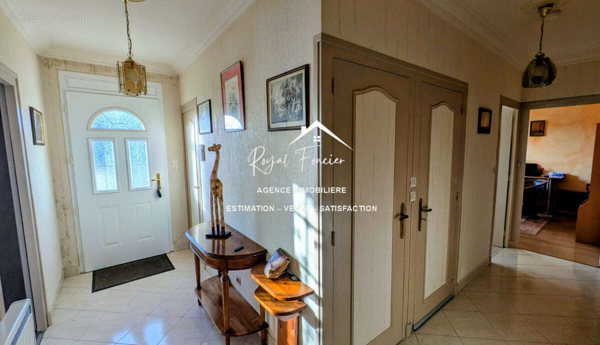 Entré principale de la maison - Maison à LE GRAND-PRESSIGNY