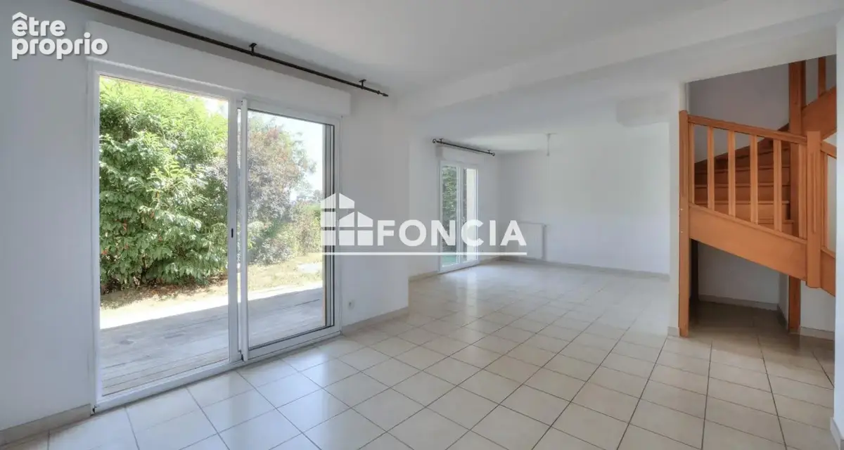 Belle maison mitoyenne par le garage, idéale pour une famille en quête de calme et d'espace - photo 3
