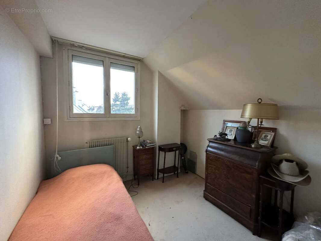 Maison à LE MESNIL-SAINT-DENIS