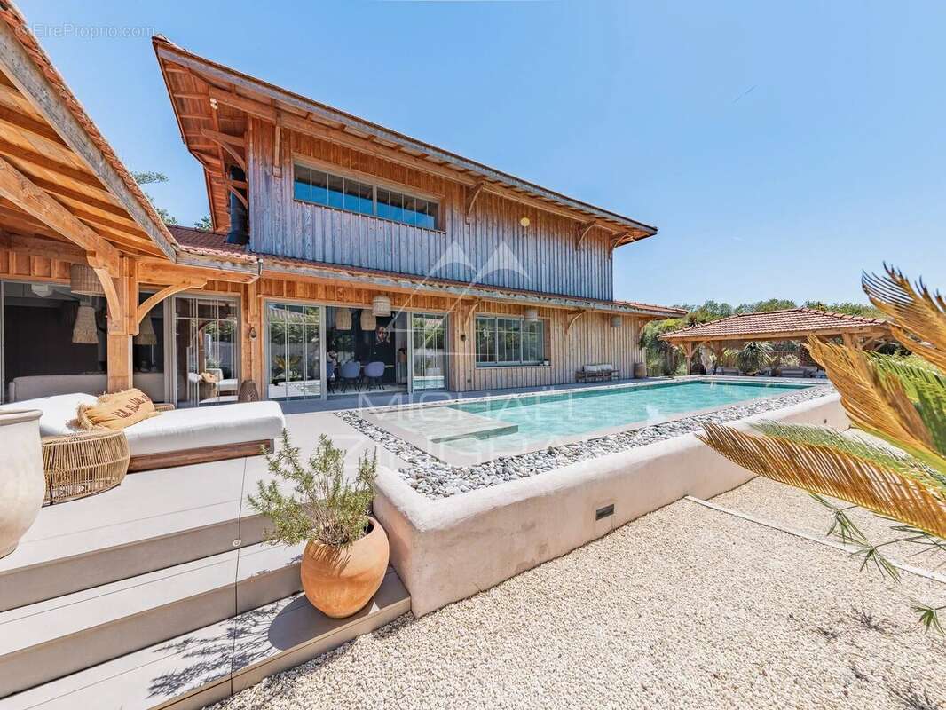 Maison à MIOS