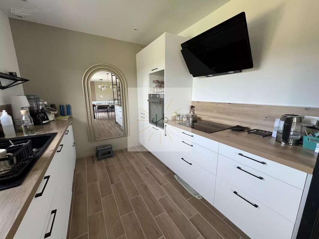 Maison à ALBA-LA-ROMAINE