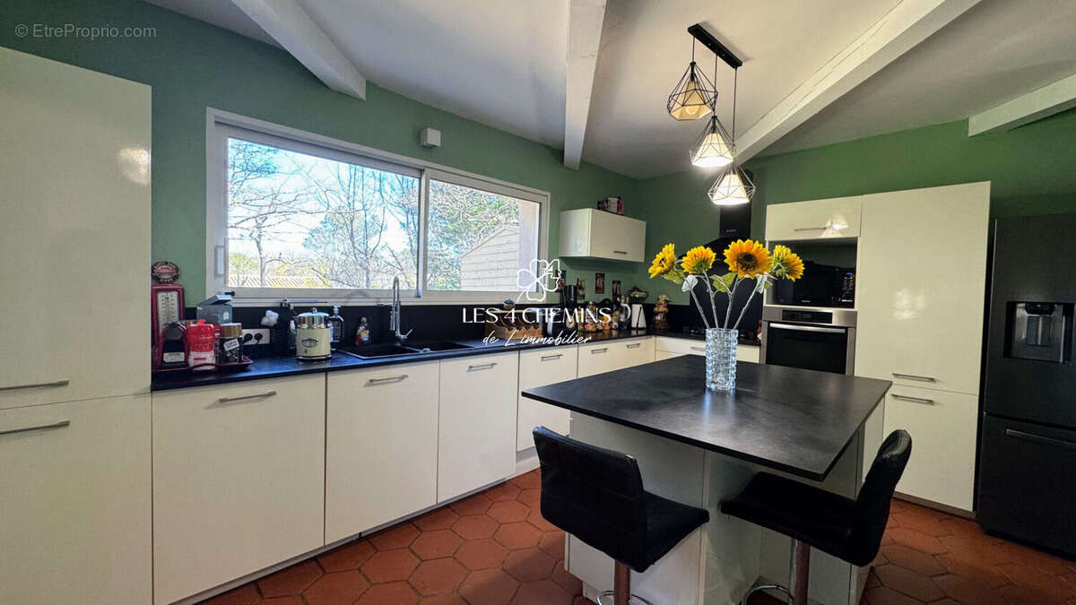 A vendre, belle villa  provençale 7 pièces 270 m2 sur 5000 m2 boisé - photo 6