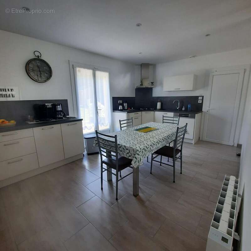 Maison à SAINT-ETIENNE-DE-MONTLUC