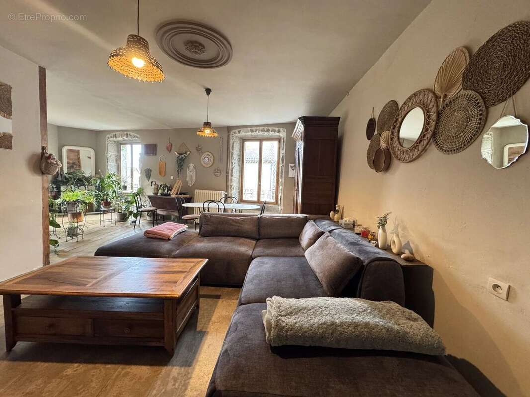 Maison à MONTAIGUT-LE-BLANC