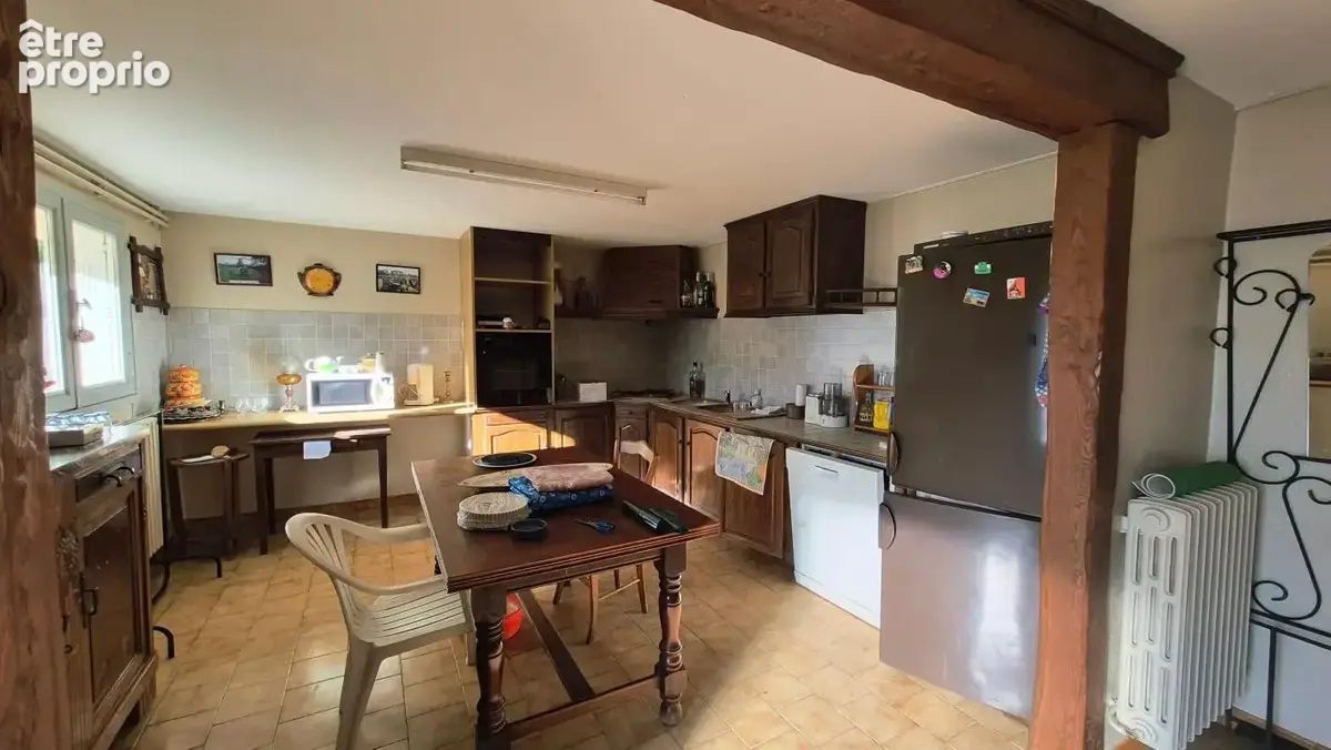Maison avec 1.2ha, commerces et école accessibles à pied - photo 12