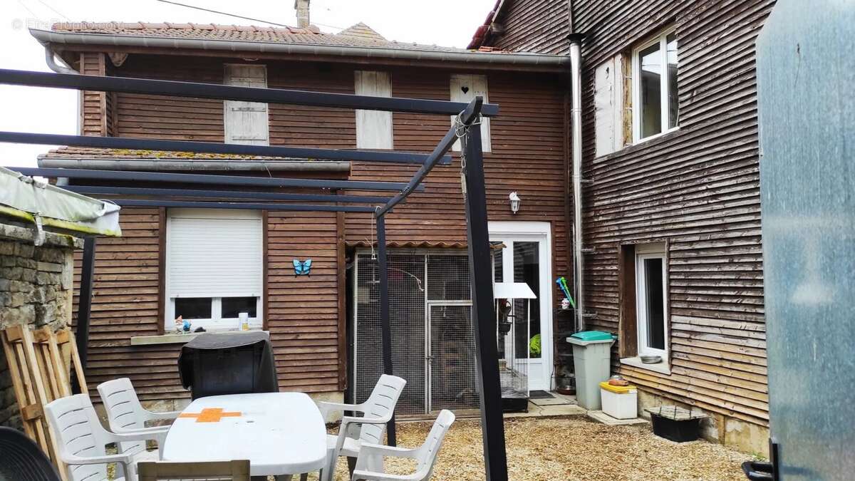 Maison à ECLARON-BRAUCOURT-SAINTE-LIVIERE