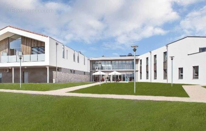 INVESTISSEMENT LOCATIF  Lamontjoie  Résidence EHPAD Louis IX - 6.47 % de rentabilité - photo 1