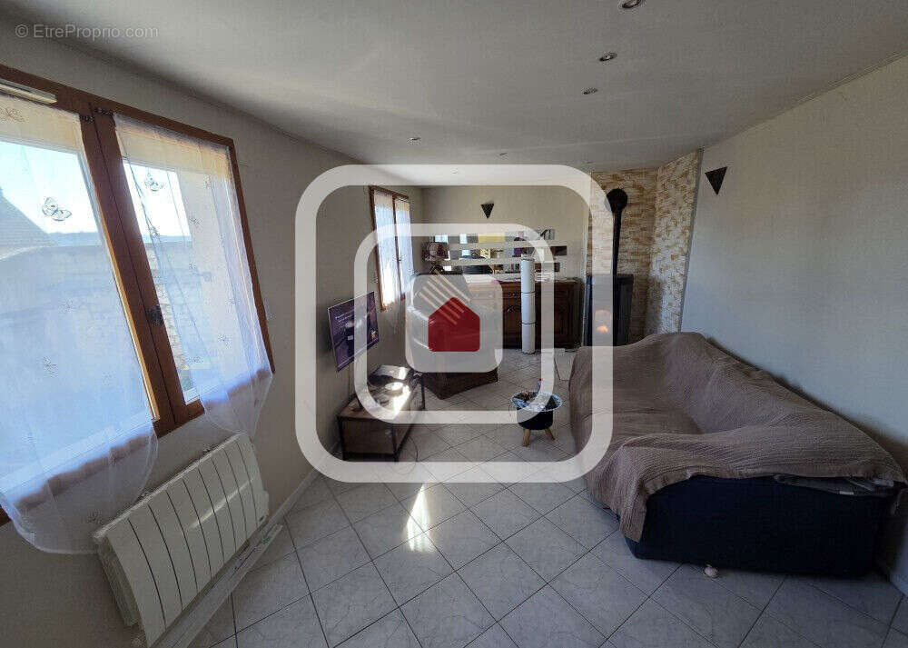 Maison à BOURG-ET-COMIN