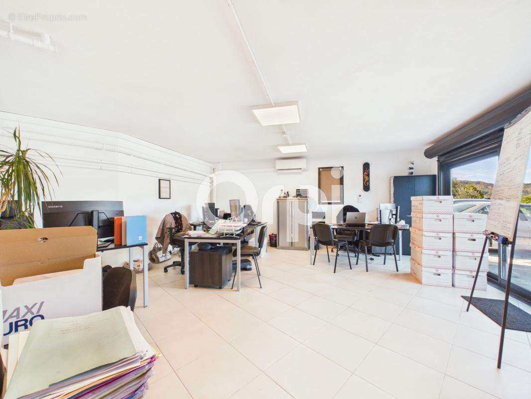 Maison à LA ROQUETTE-SUR-SIAGNE