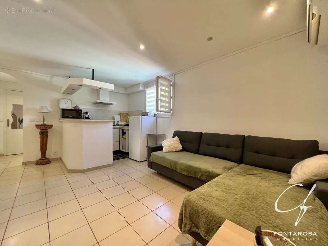 Maison à ROQUEBRUNE-SUR-ARGENS