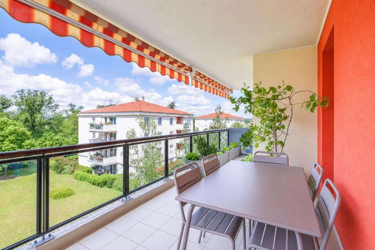 Appartement à MEYZIEU