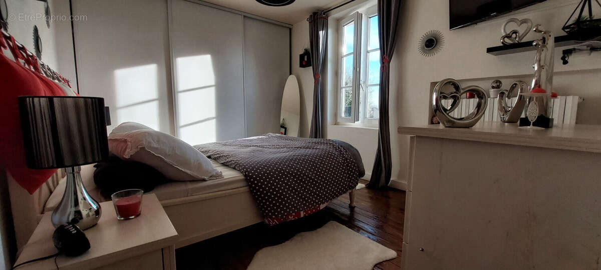 Maison à MONTS-SUR-GUESNES