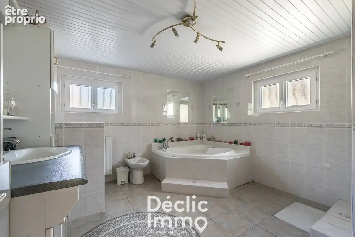 Maison familiale avec piscine et double garage - Saucats - photo 15