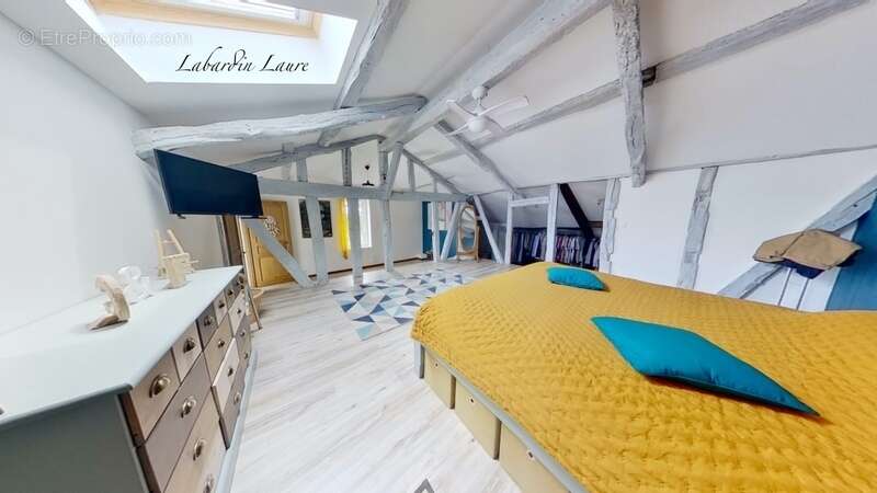 Maison avec surface habitable de 300m2 - pierre et poutre apparentes - 5 chambres - dépendances à CAUMONT-SUR-GARONNE (47) - photo 21