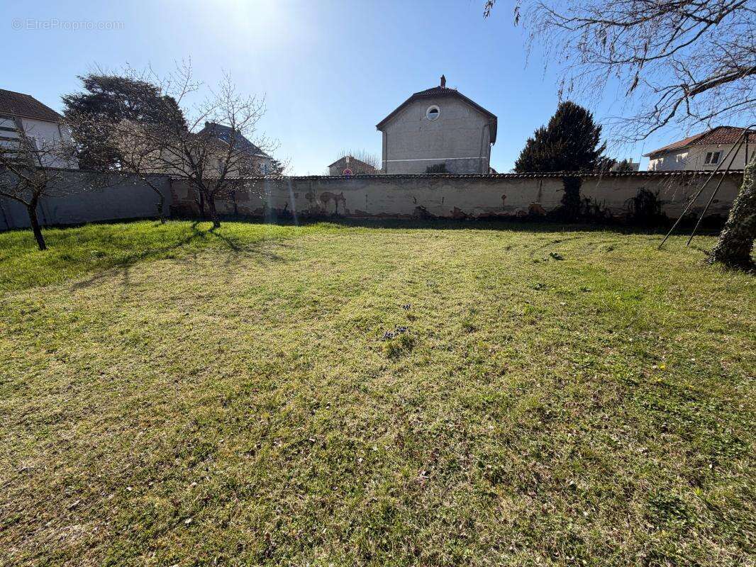 Terrain à PONT-DE-CHERUY