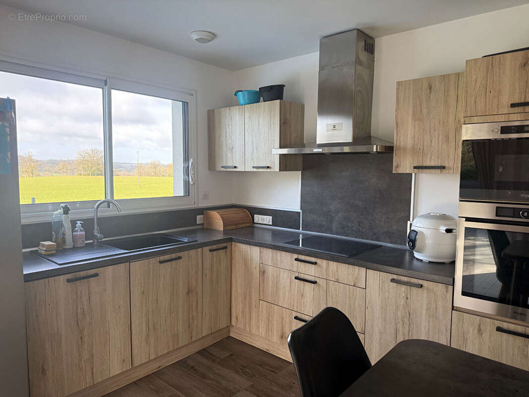 Maison à SAINT-LEONARD-DE-NOBLAT