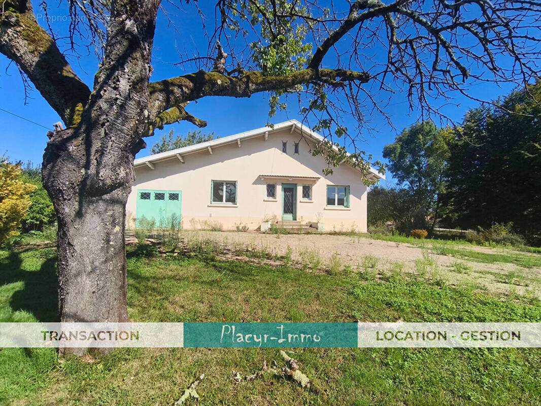 Maison à BAGE-LE-CHATEL