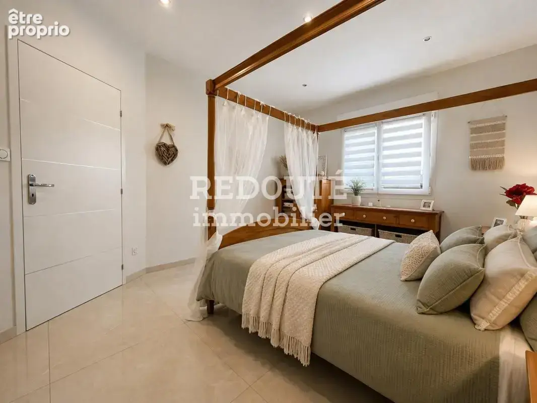 A VENDRE - Maison de 163m2 de plain-pied - FERE-CHAMPENOISE - photo 2