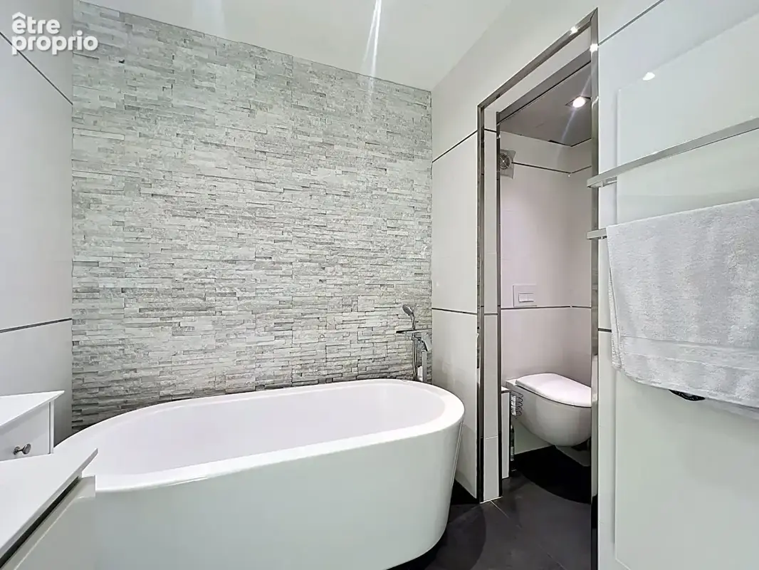 URGENT - Superbe appartement de standing aux beaux volumes - photo 13