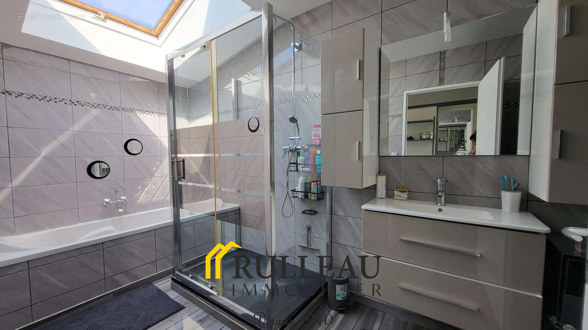 Maison en pierre rénovée de 100 m2 avec grand terrain piscinable de plus de 1 000 m2 (33620) - photo 6